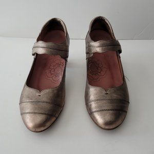 Taos Women's Mary Jane Style Shoe (10)